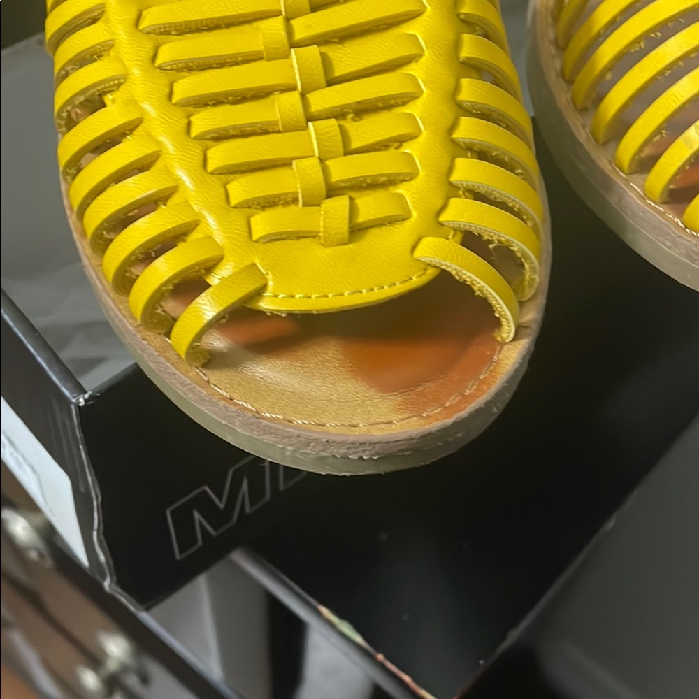 MIA Yellow Woven Sandals for Summer - Picture 3 of 6
